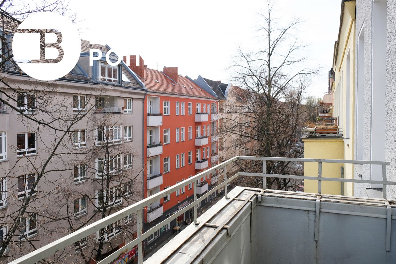 VERKAUFT ++ Kreuzkölln + Altbau + 2 Zi + Balkon + ganz oben + bezugsfrei
