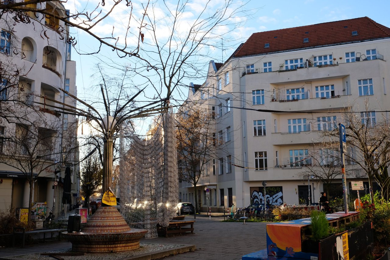 VERKAUFT + Am Böhmischen Platz + ALTBAUCHARME + Erker + Stuck + Balkon