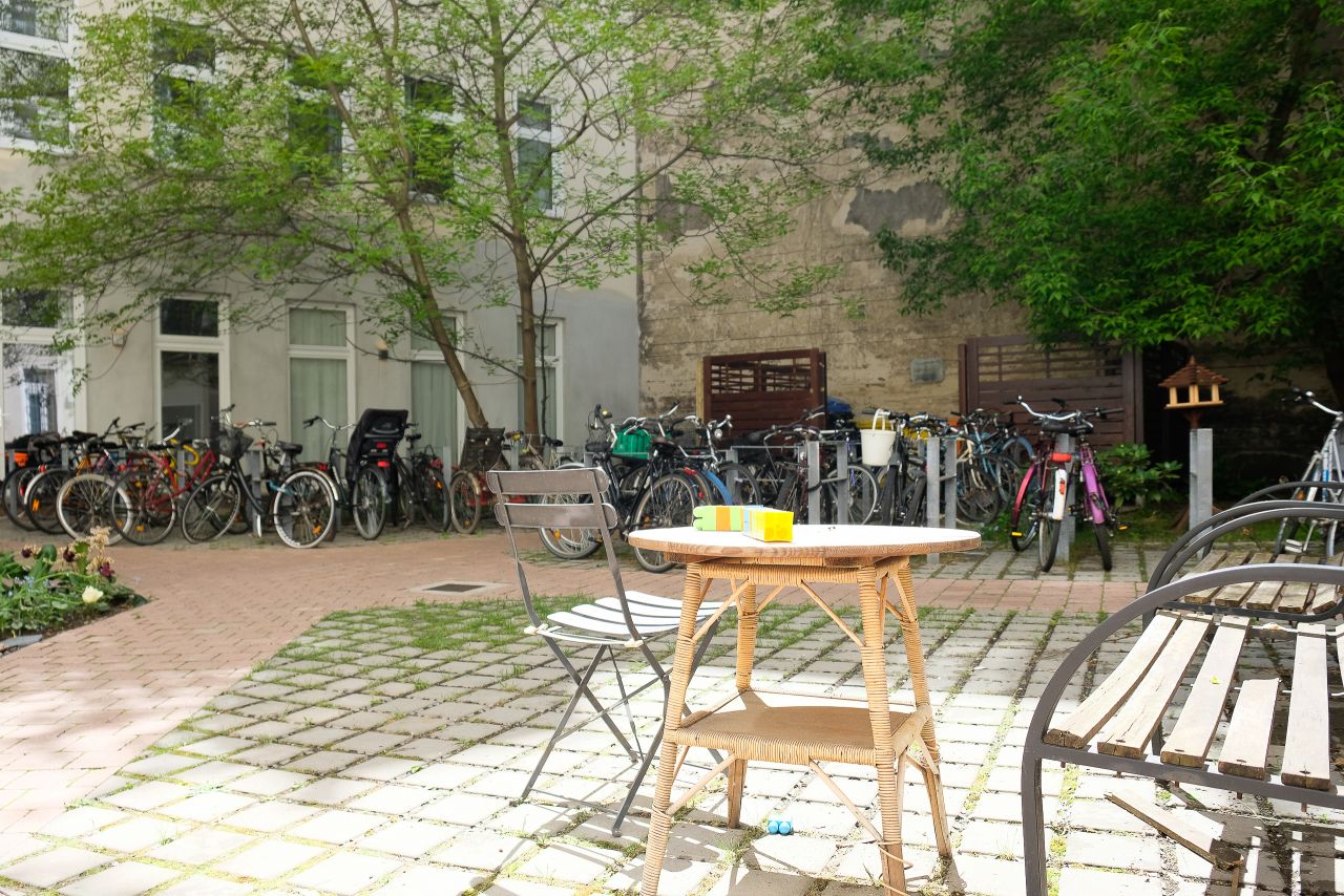 Original Altbaucharme am Böhmischen Platz + zu sanieren !