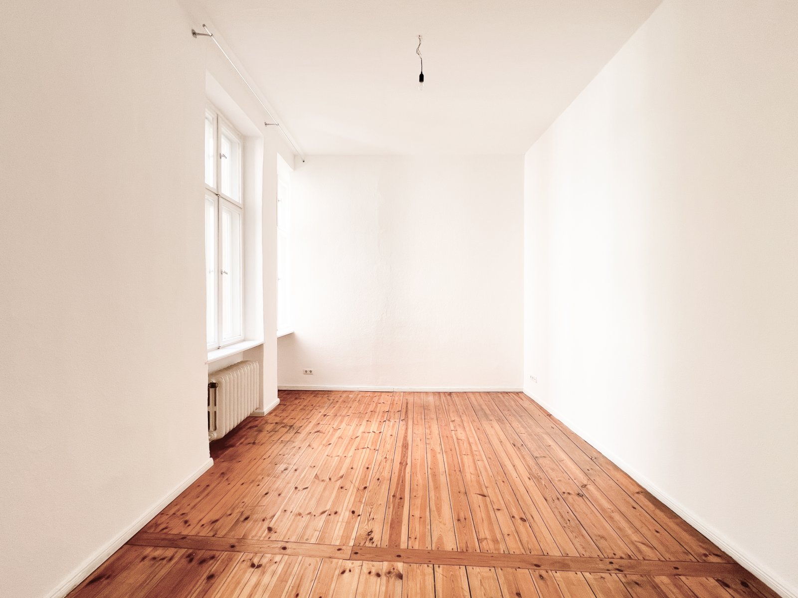VERKAUFT+Güntzelkiez + Charmante 2-Zi Altbau + ruhig + hell + bezugsfrei +